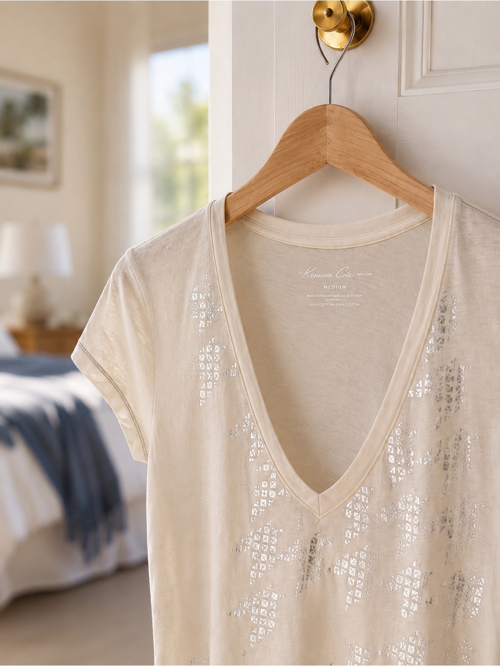 Cream and Metallic Siver V-Neck Graphic Tee Gray Stitch - Like New - Flagship - Picture 9 of 16